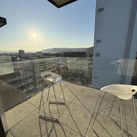 Luxury 3-room With Swimming Pool - Modrany Apartman *