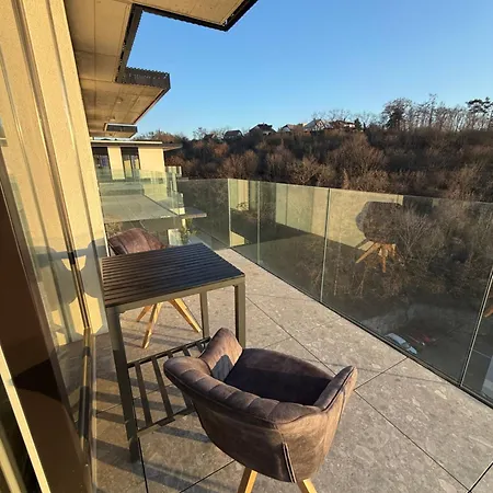 Luxury 3-room With Swimming Pool - Modrany Apartman