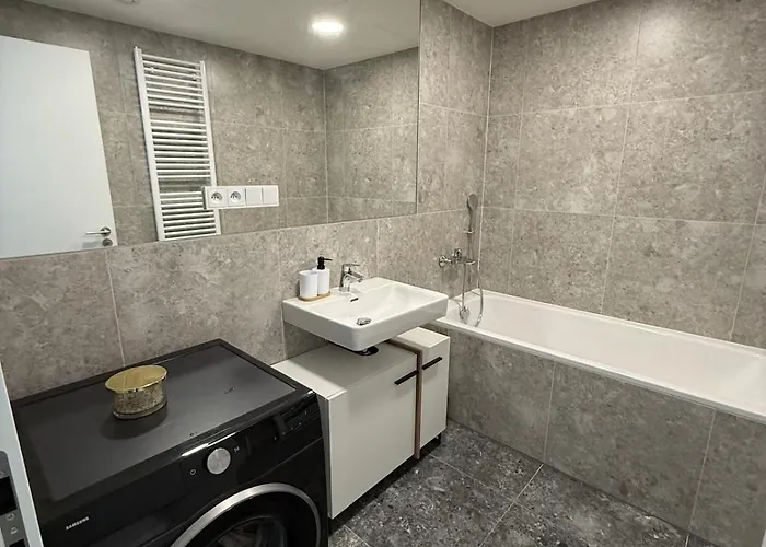 Apartment Luxury 3-room With Swimming Pool - Modrany Prague