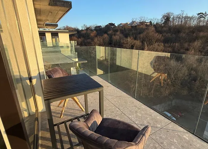 Luxury 3-room With Swimming Pool - Modrany Apartment